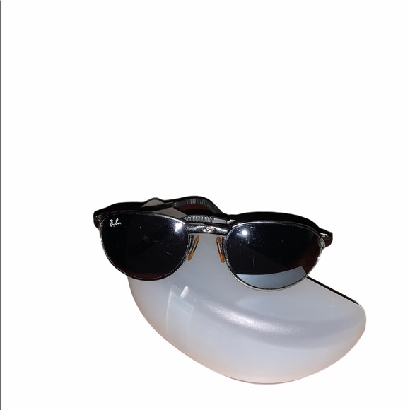 Ray ban sunglasses with rubber handle for comfort - Picture 2 of 4